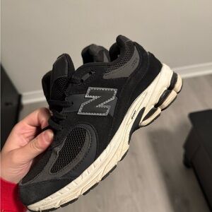 New Balance Kids Black and White Sneakers size 6Y